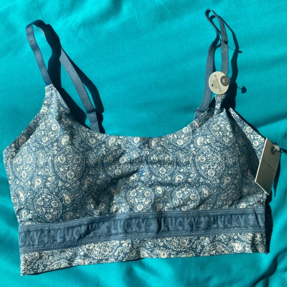 Lot of 2 Wireless Lounge Bras - Picture 3 of 7